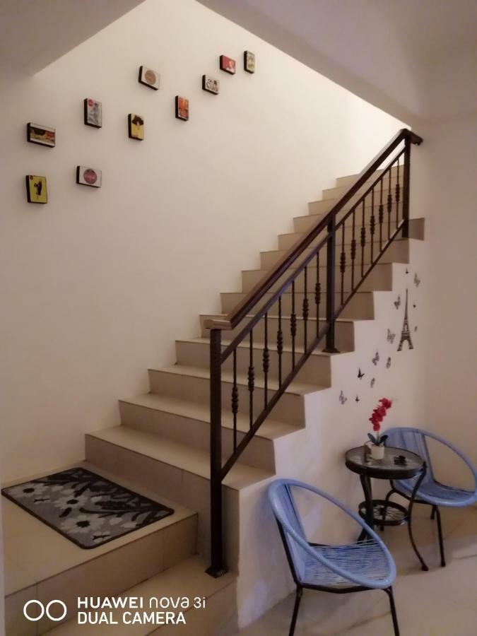 Alyaleesya Homestay Teres Brincsang Kültér fotó