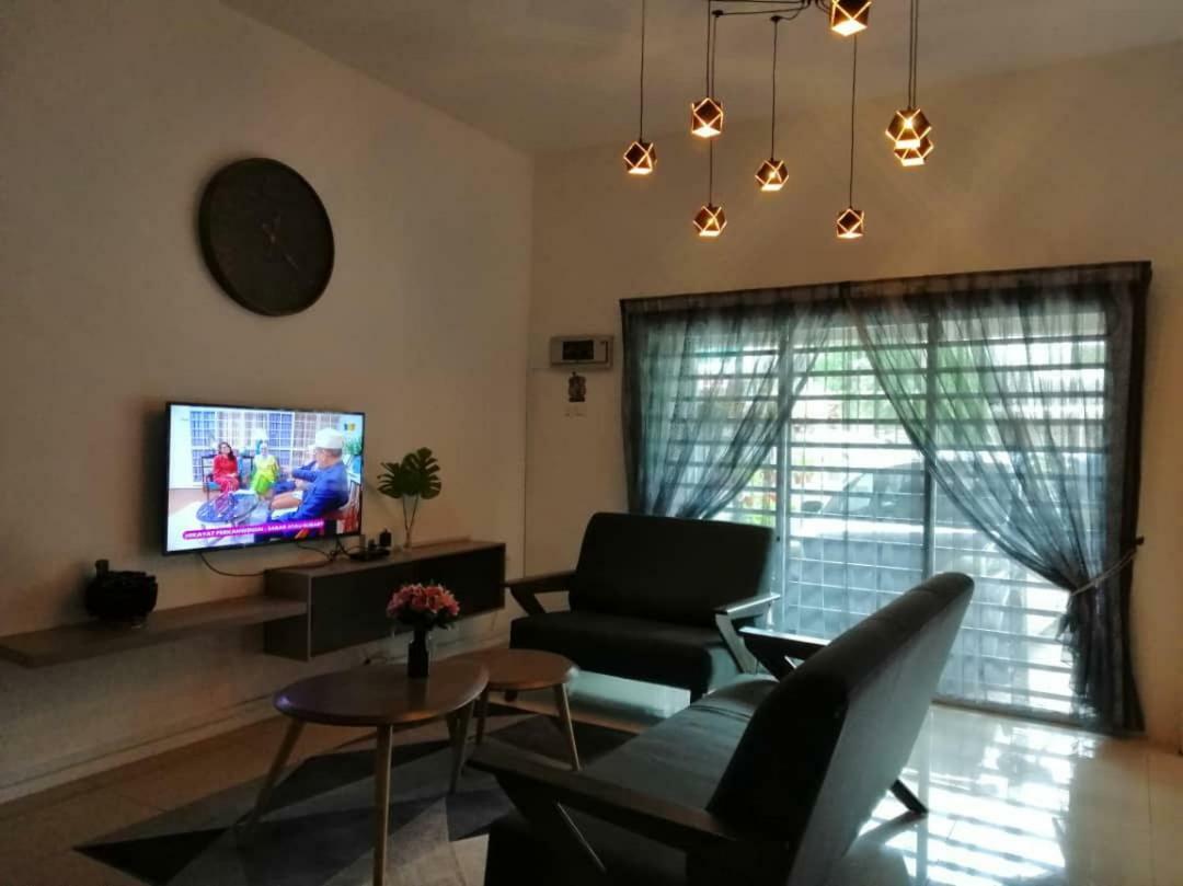 Alyaleesya Homestay Teres Brincsang Kültér fotó